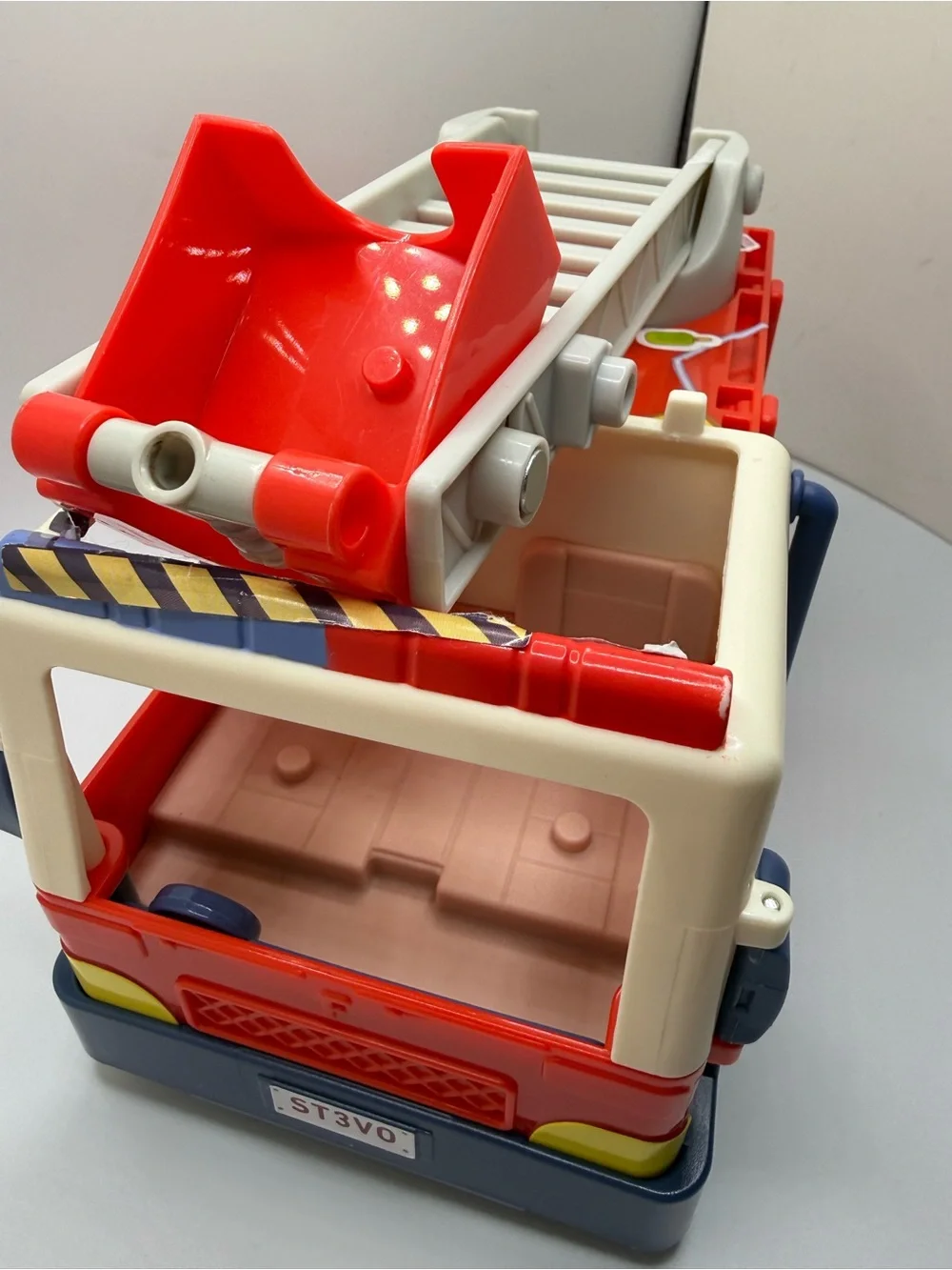 Disney Bluey fire truck playset toy with bingo bluey figure